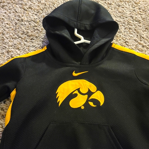 NIKE SIZE 12M BABY Unisex Black/Yellow DRI-FIT Authentic Iowa Hawkeyes HOODIE - Picture 3 of 5